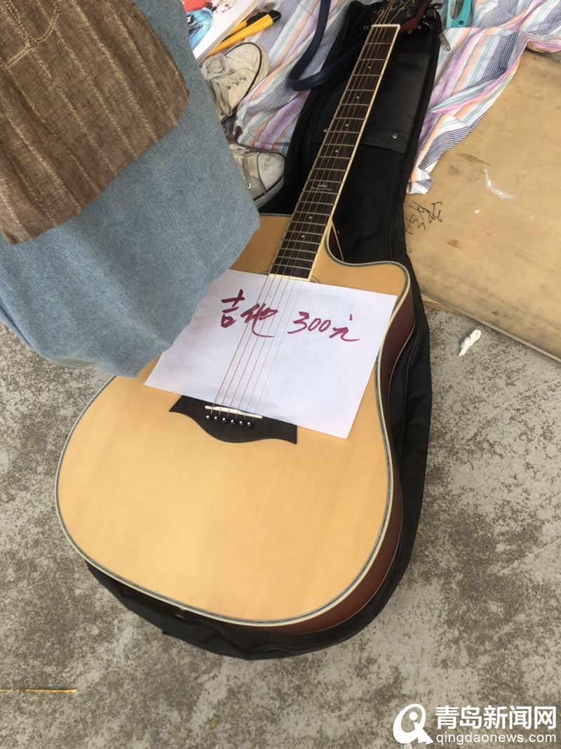 青岛高校跳蚤市场欢乐多麻将、吉他还有沐浴露