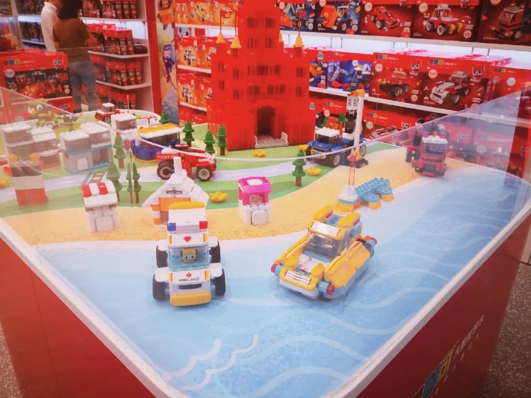 二宝爸探店|魔都市中心新开了一家布鲁可积木店！还请你们带娃免费来体验拼搭~
