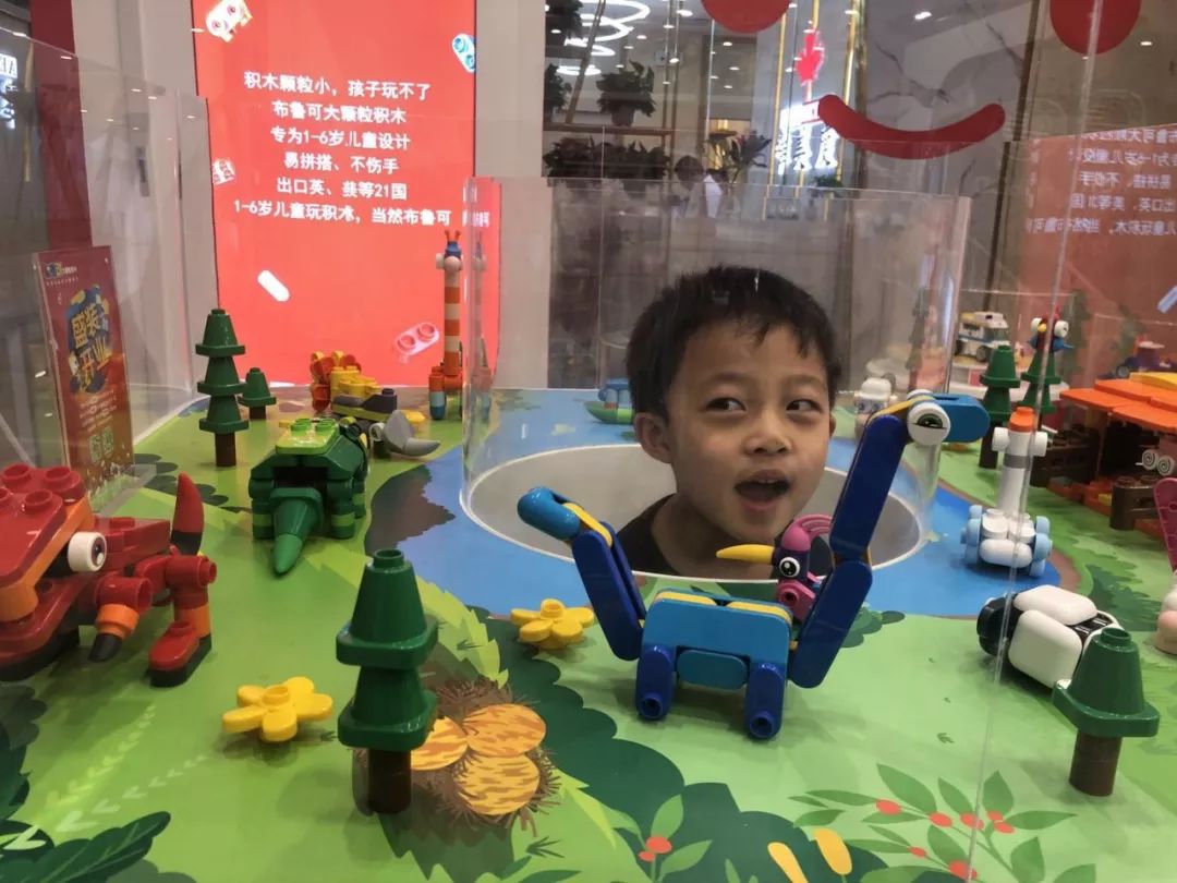 二宝爸探店|魔都市中心新开了一家布鲁可积木店！还请你们带娃免费来体验拼搭~