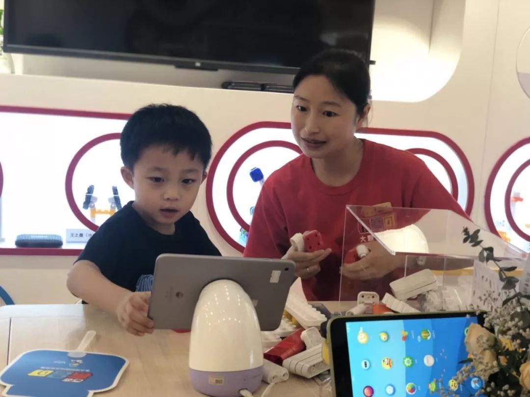 二宝爸探店|魔都市中心新开了一家布鲁可积木店！还请你们带娃免费来体验拼搭~