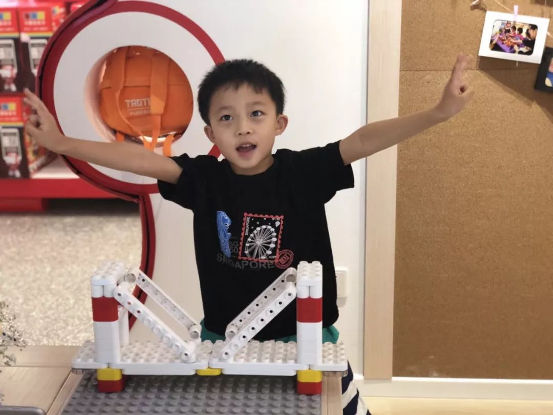 二宝爸探店|魔都市中心新开了一家布鲁可积木店！还请你们带娃免费来体验拼搭~