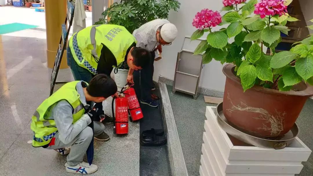 安全生产月安全宣传进社区,各社区开展安全生产月系列活动