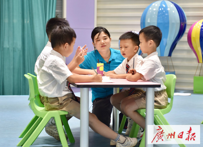 这群娃娃怀揣10元“流落荒岛”，不仅无恙还学会了理财