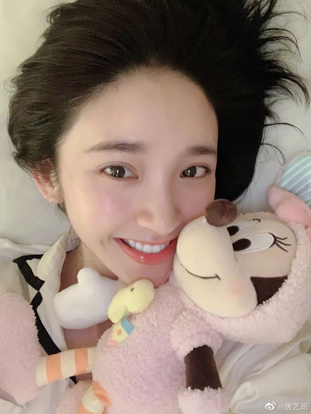 张若昀和唐艺昕谈了多久恋爱,张若昀和唐艺昕发糖不断羡煞旁人