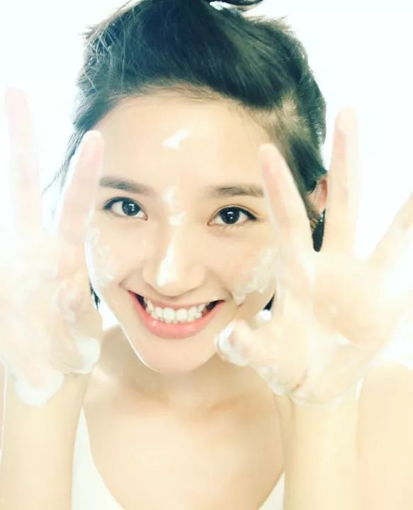 张若昀和唐艺昕谈了多久恋爱,张若昀和唐艺昕发糖不断羡煞旁人