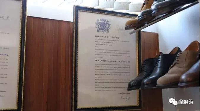 英国女王定制的水晶鞋,英国女王最漂亮的鞋子