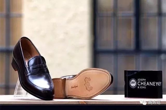 英国女王定制的水晶鞋,英国女王最漂亮的鞋子