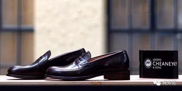 英国女王定制的水晶鞋,英国女王最漂亮的鞋子