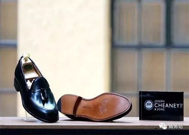 英国女王定制的水晶鞋,英国女王最漂亮的鞋子