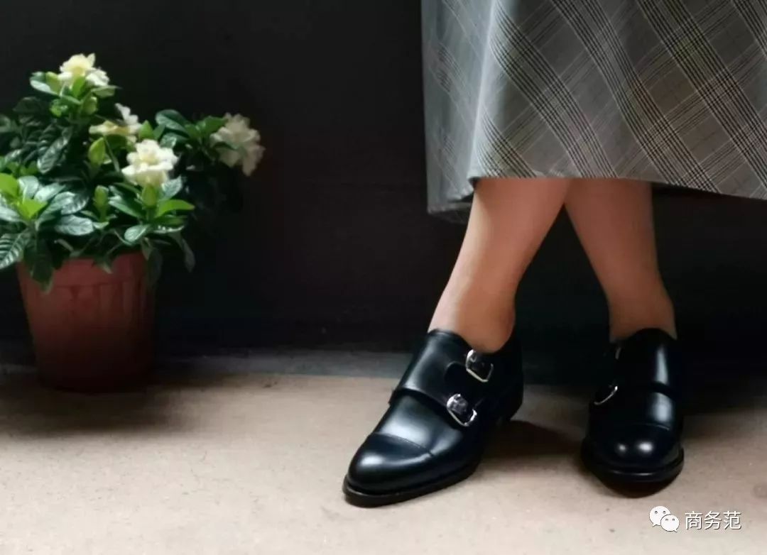 英国女王定制的水晶鞋,英国女王最漂亮的鞋子