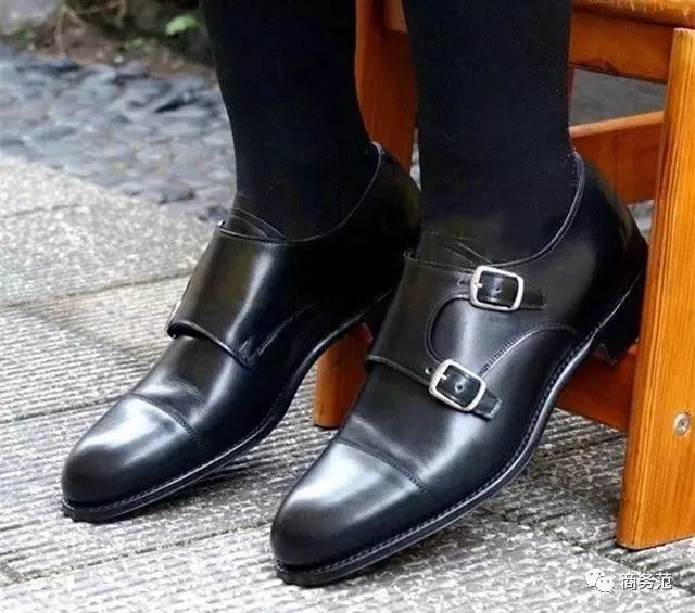 英国女王定制的水晶鞋,英国女王最漂亮的鞋子