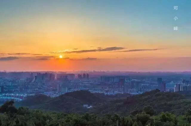 俯瞰成都全景的山,夜晚俯瞰成都全景的地方