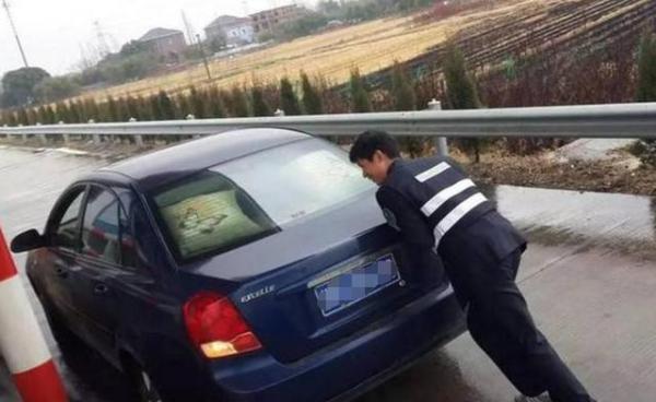 汽车电瓶突然打不着火了,汽车突然失去动力打不着火