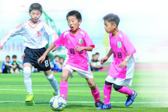 打造校园足球特色完善梯队建设,小学校园足球特色校联赛报道