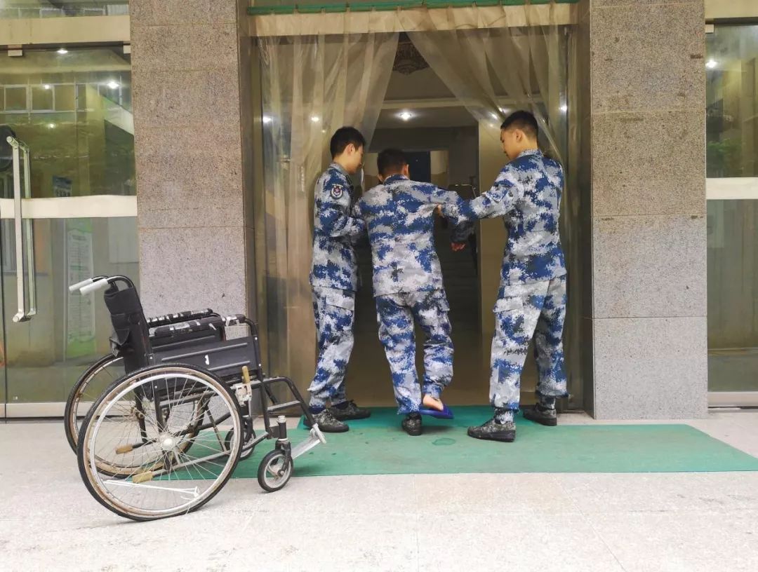 专业医生修甲沟炎,军医在线保护牙齿预防牙外伤