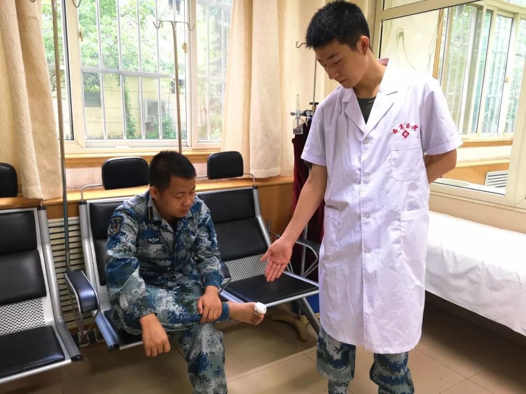 专业医生修甲沟炎,军医在线保护牙齿预防牙外伤