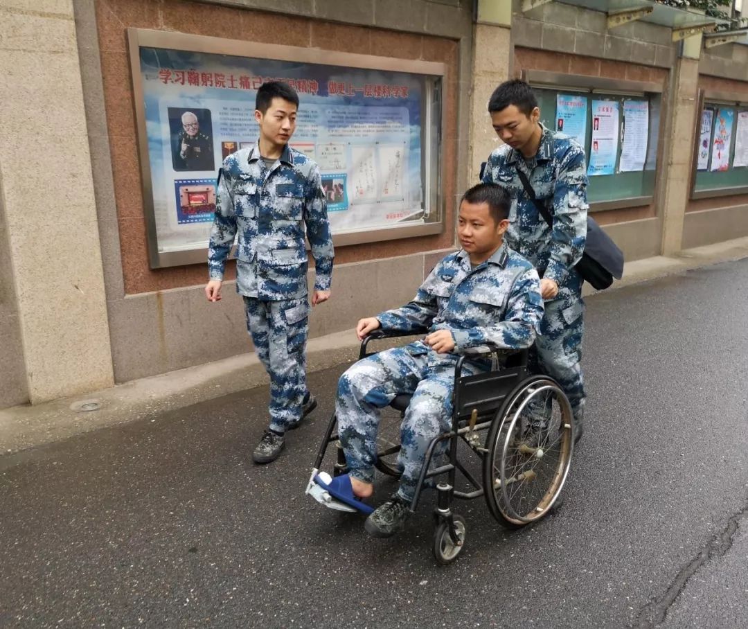 专业医生修甲沟炎,军医在线保护牙齿预防牙外伤