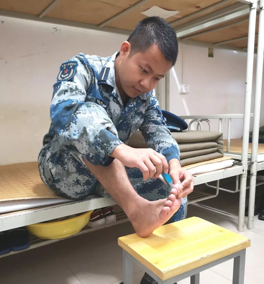 专业医生修甲沟炎,军医在线保护牙齿预防牙外伤