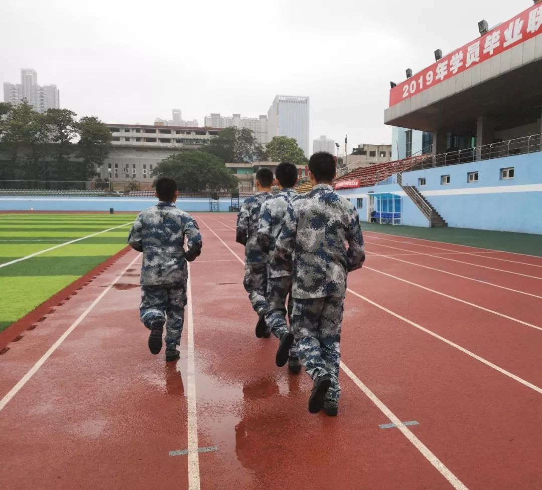 专业医生修甲沟炎,军医在线保护牙齿预防牙外伤