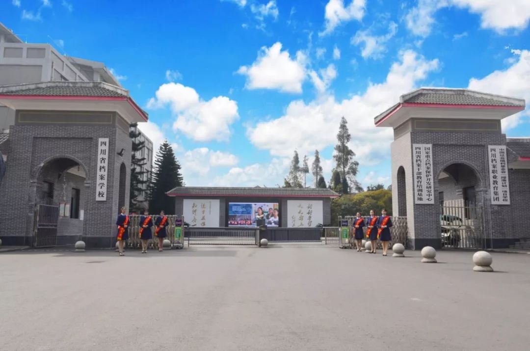 初中毕业能直接考成人本科吗,怎么才能拿大专学历