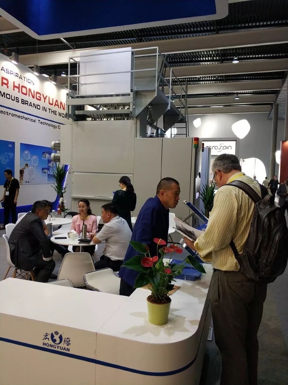 「直击ITMA•他们正在改变世界(PART1」中纺机、常州宏大、无锡宏源智能产品惊艳欧洲