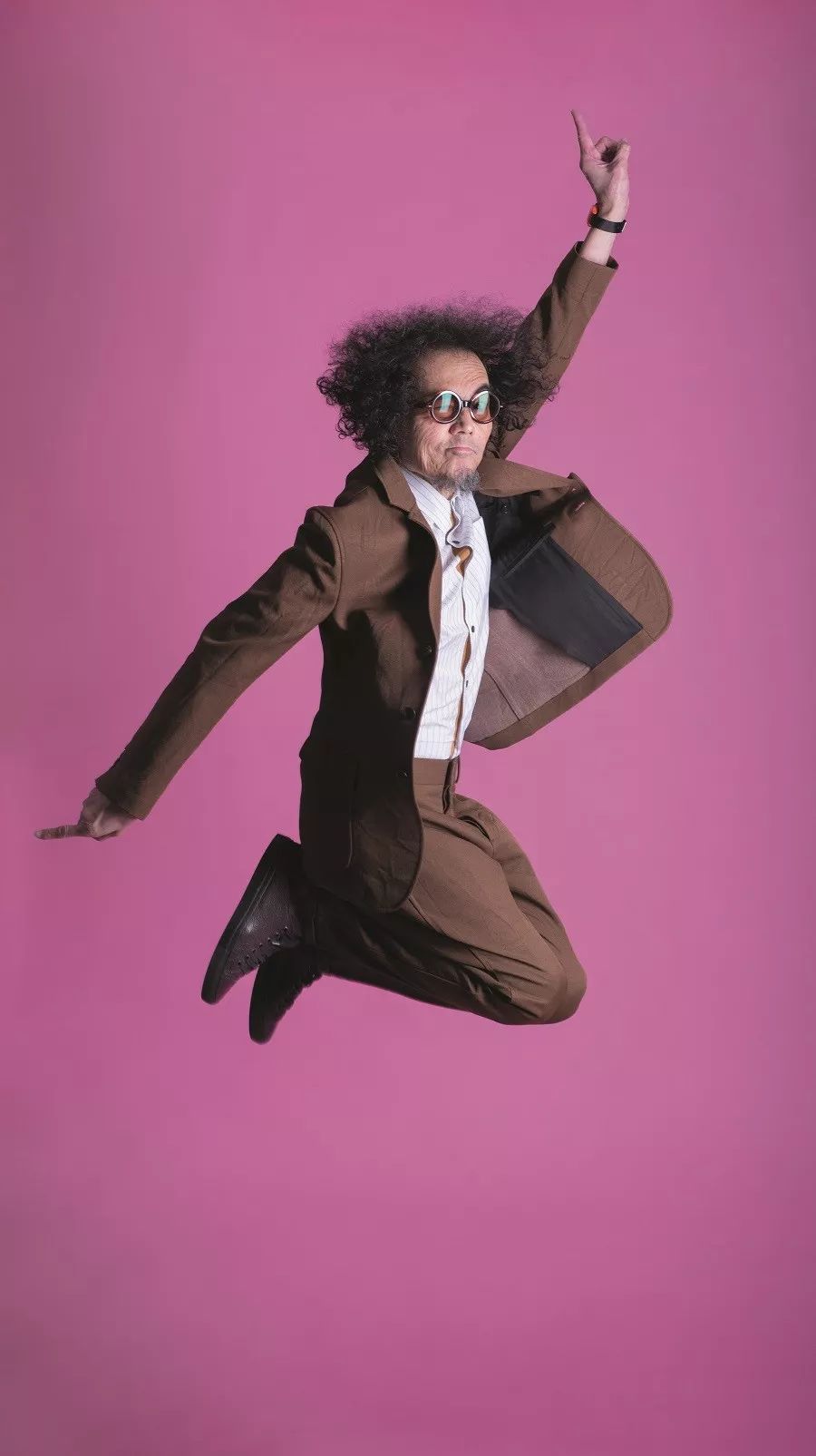 摇滚歌手、大学教授、收藏家，泰国华裔“斜杠”亿万富豪的酷玩人生