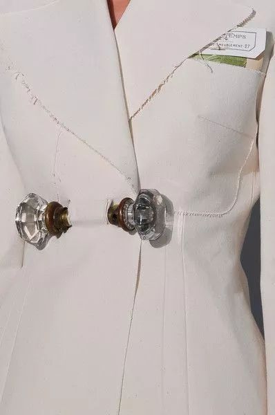 为什么白衬衫不能随便穿,为什么白衬衫是职业装