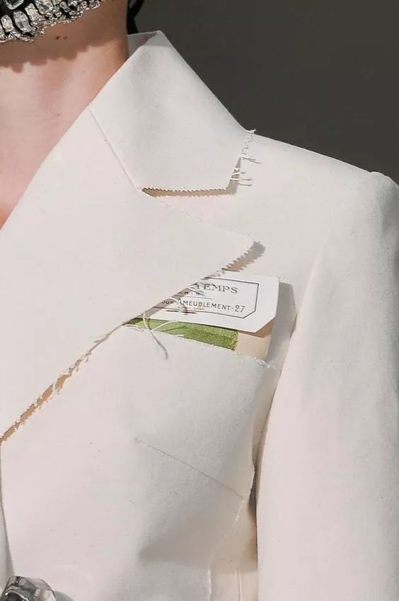 为什么白衬衫不能随便穿,为什么白衬衫是职业装