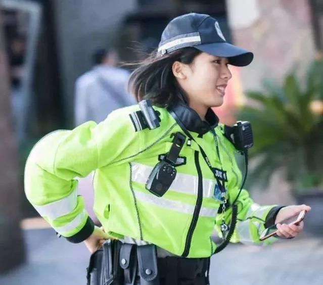 一线传真视频大全,一线传真交警一盔一带