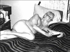 *兽禽**!12岁的女孩们每晚被不同的男人性侵,还排轮班表!