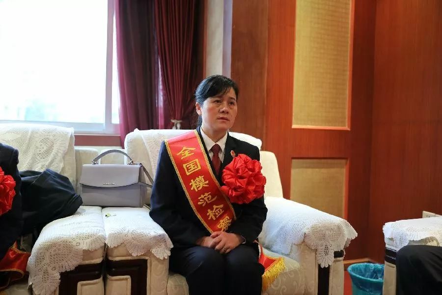 藏区儿童的“鲜妈妈”：以真心换取真心