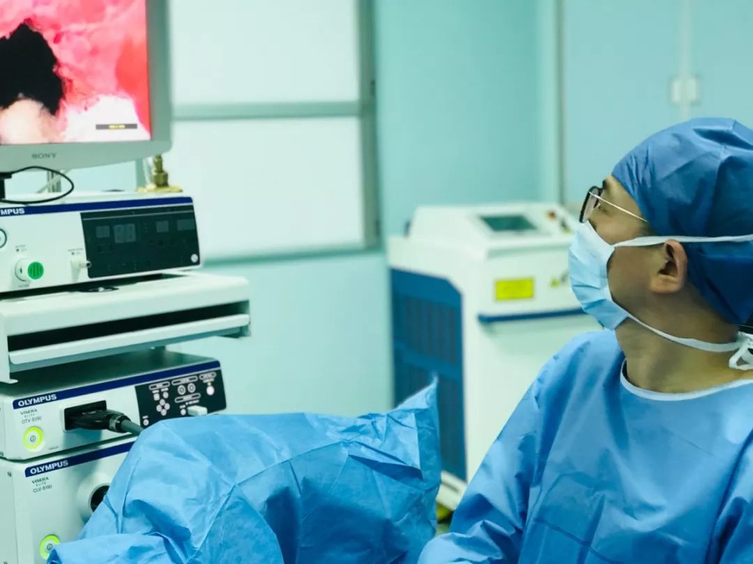 老人家忍不住尿床应该检查哪方面,7岁男孩晚上经常尿床要看医生吗