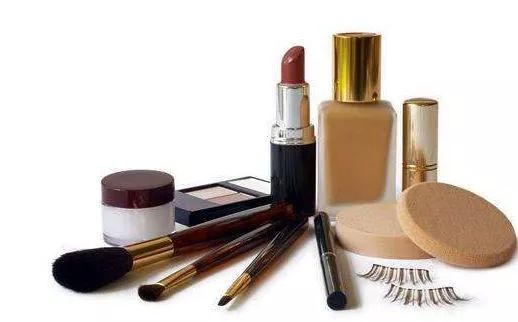 夏天出门容易被晒伤怎么办,小心吃这些东西或致疾病复发