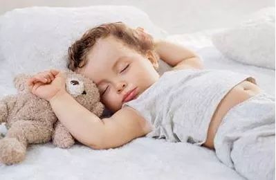 夏天出门容易被晒伤怎么办,小心吃这些东西或致疾病复发