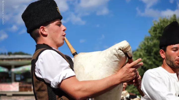 别只去英国法国了,欧洲还有个保加利亚,景美人美还便宜