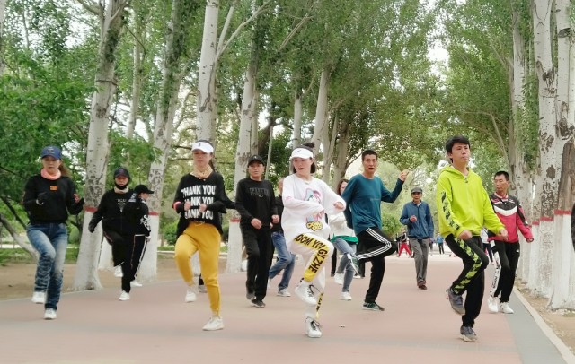 18年的鬼步舞网红,包头网红李艳香