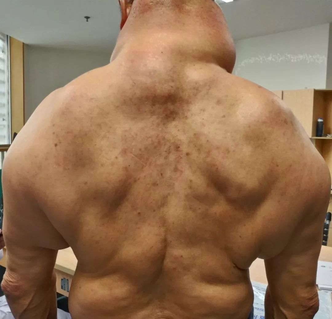 喝饮料变成绿巨人,喝了一瓶水变成绿巨人