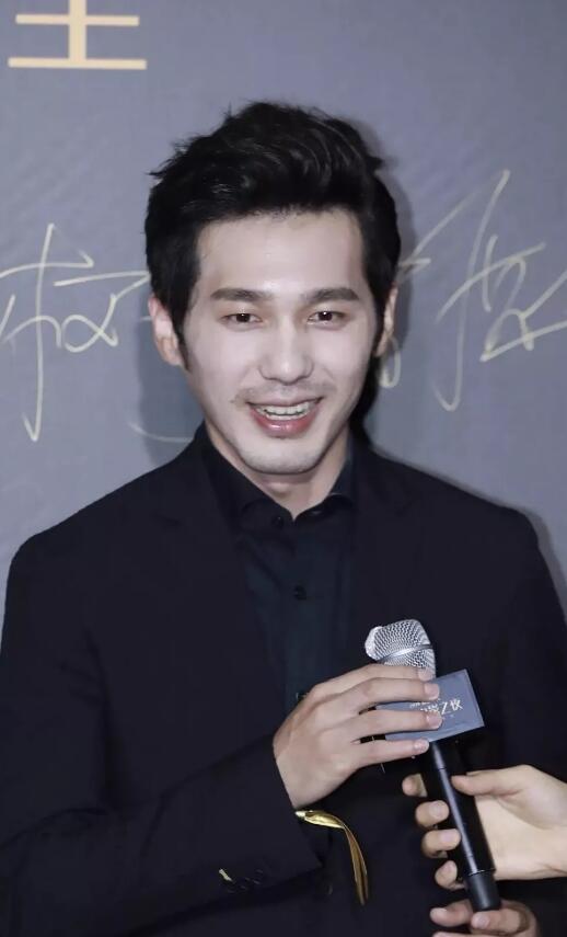 迷人计丨这大白馒头！我不知道该怎么不失礼貌地嘲讽白宇哥？