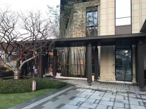 哪些家居大牌抢占了北龙湖的高端楼盘？6月29日，到龍湖里看一看↓