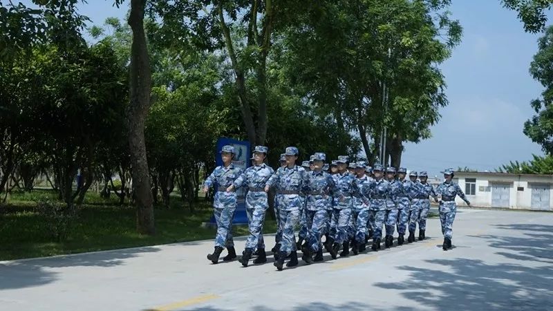 00后新兵呈现的新特点及措施,新兵前后对比照