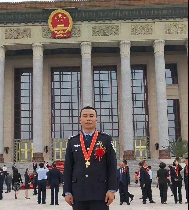 赞！我省一民警受到习总书记亲切会见