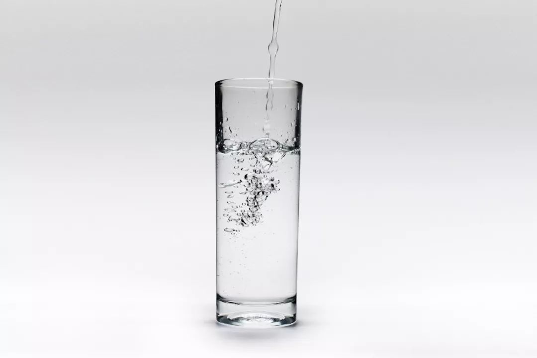 千滚水和隔夜水喝了会致癌吗,千滚水致癌隔夜水有毒真相在这里