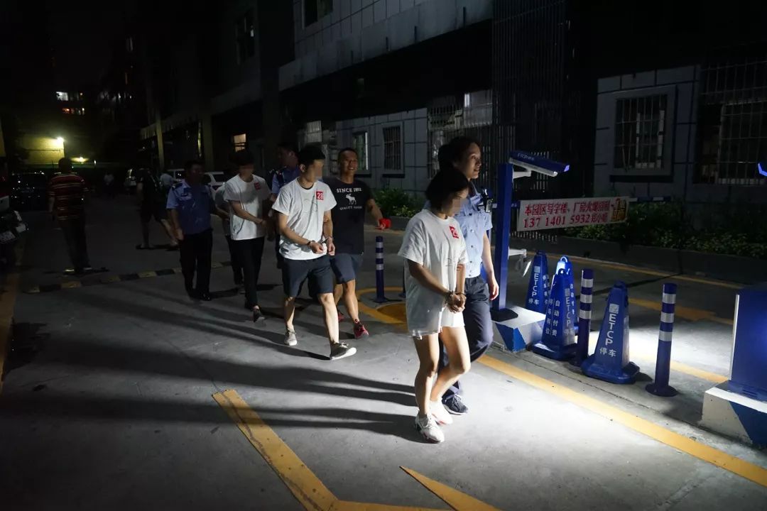 上海捣毁特大电信诈骗团伙,上海捣毁利用直播诈骗团伙