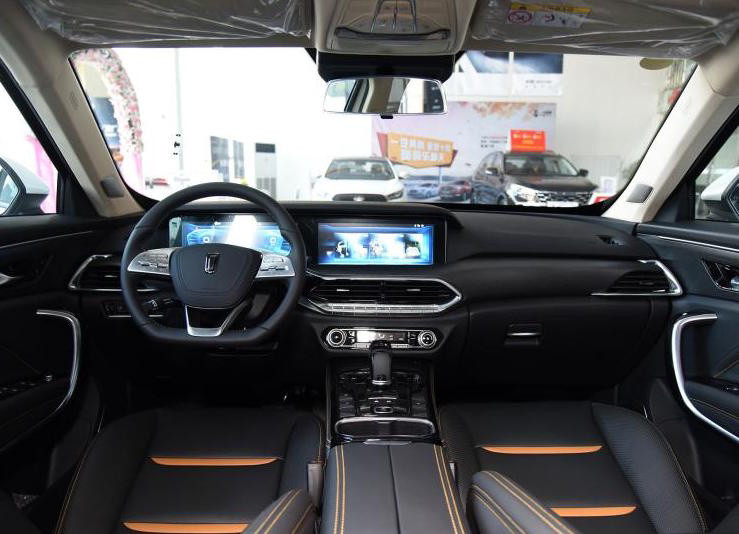 光看图片真是不行，奔腾T77实车太亮眼