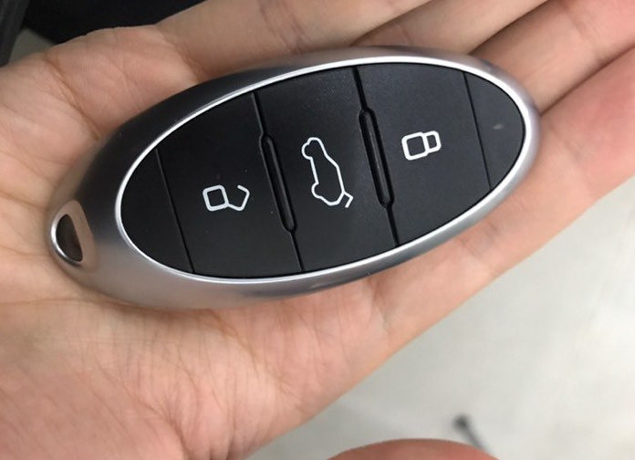 光看图片真是不行，奔腾T77实车太亮眼