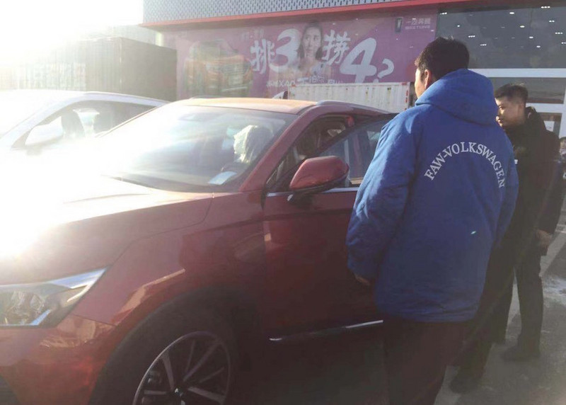 光看图片真是不行，奔腾T77实车太亮眼