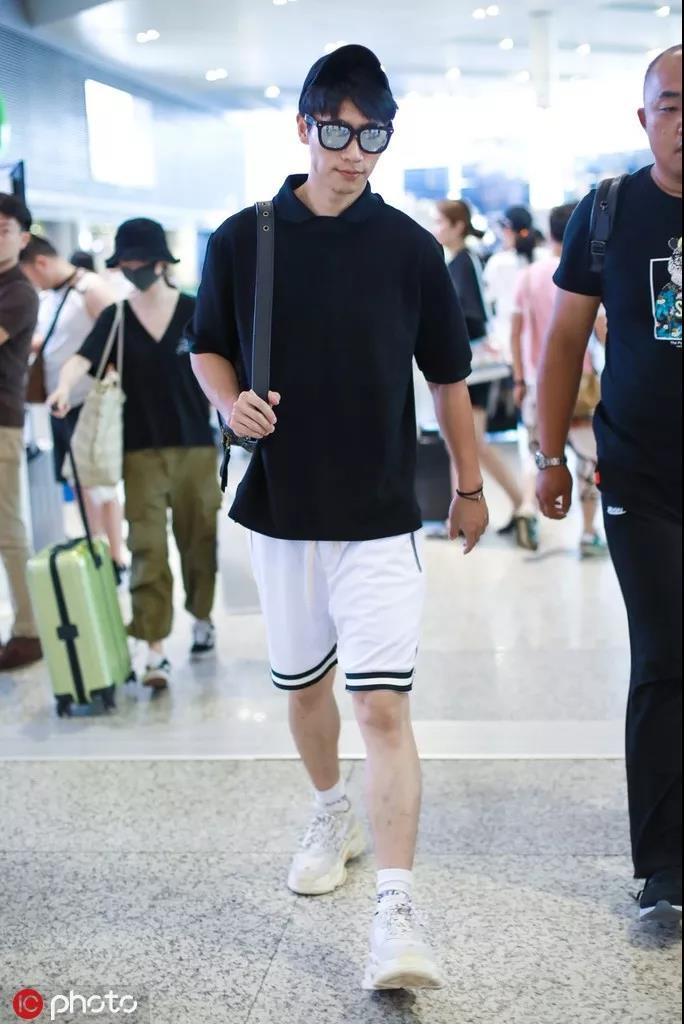 夏天穿这4款短裤清爽又时髦,入夏必备的4条短裤日常又高级