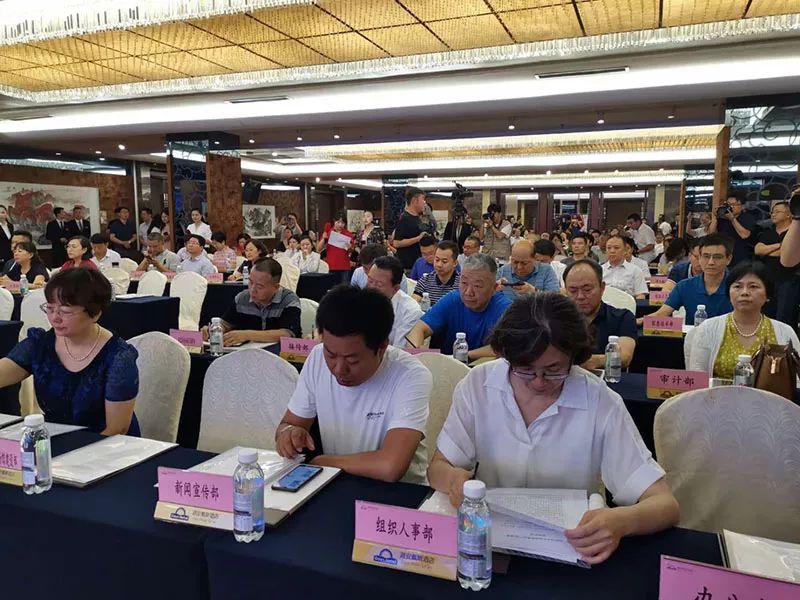 笔墨大家胡诗月献画,助力第二届青年运动会