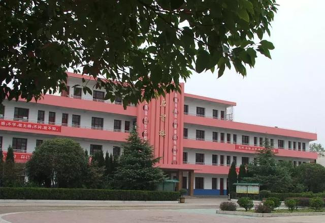 罗山县高级中学2022年高考成绩,罗山县高级中学新校区高考光荣榜