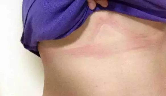 好物|尴尬,我看到你内衣的边边和背上勒出的肉了......